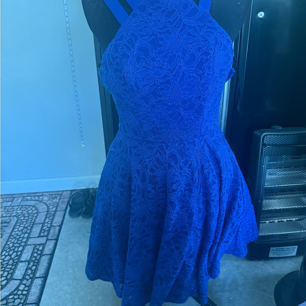 Elegant Blue Lace Dress p37 - Picture 4 of 6